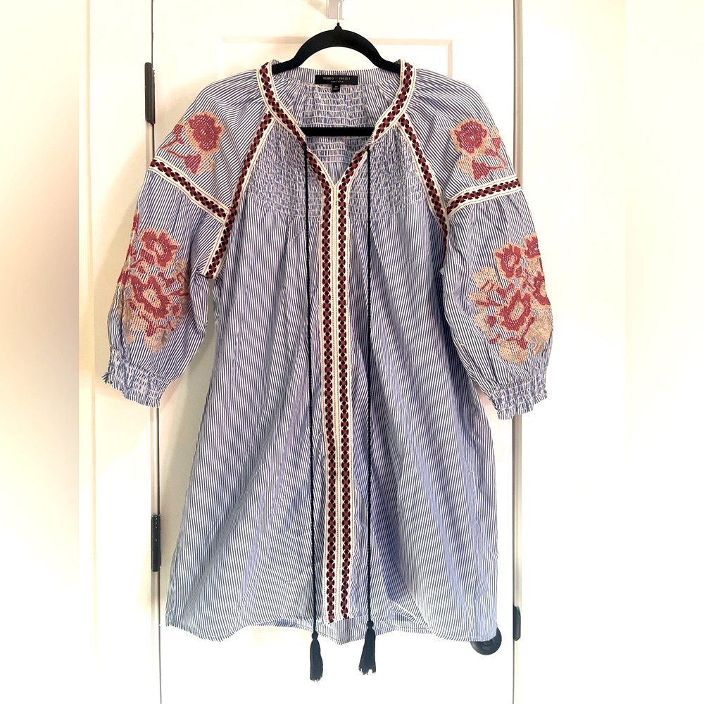 Romeo & Juliet Couture  blue and white tunic or dress. Women’s medium NWOT
